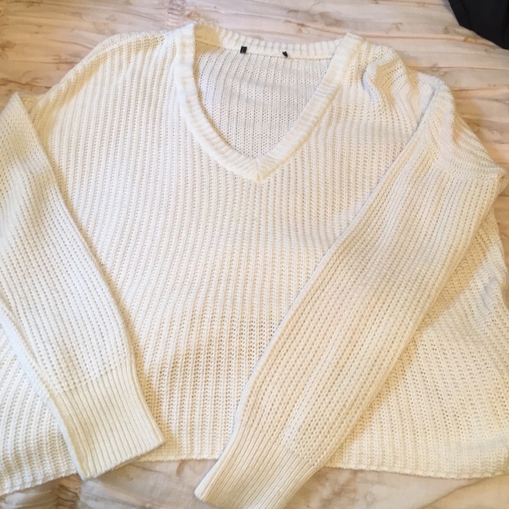 SUPER CUTE WHITE SWEATER